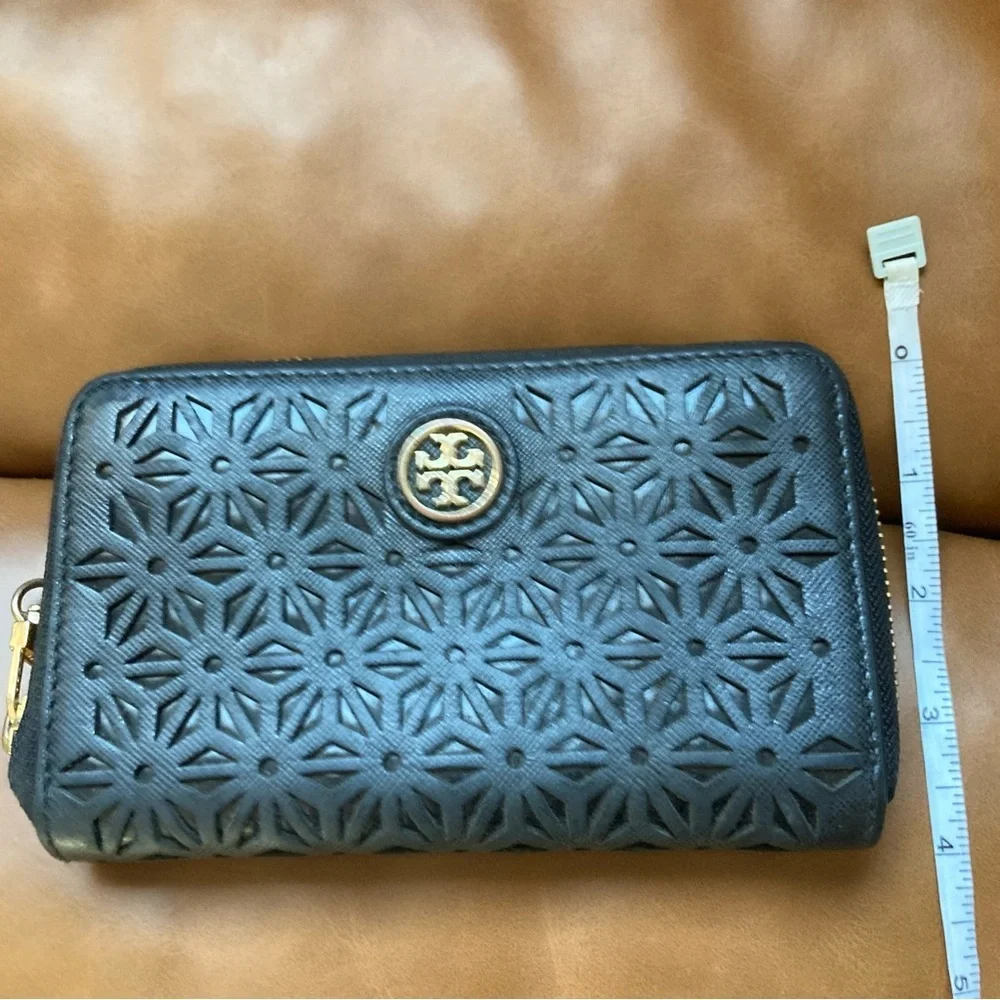 Tory Burch Perforated Logo Zip Wallet Wristlet – Black Saffiano Leather